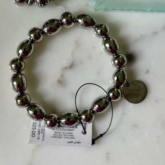 NWT Chico’s Set of 3 Silver Stretch Bracelets Beaded & Crystal Holiday Gift - Picture 8 of 10
